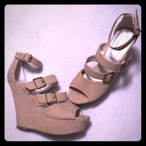 Shoe Dazzle/Leila Stone Platform Wedge Sandal